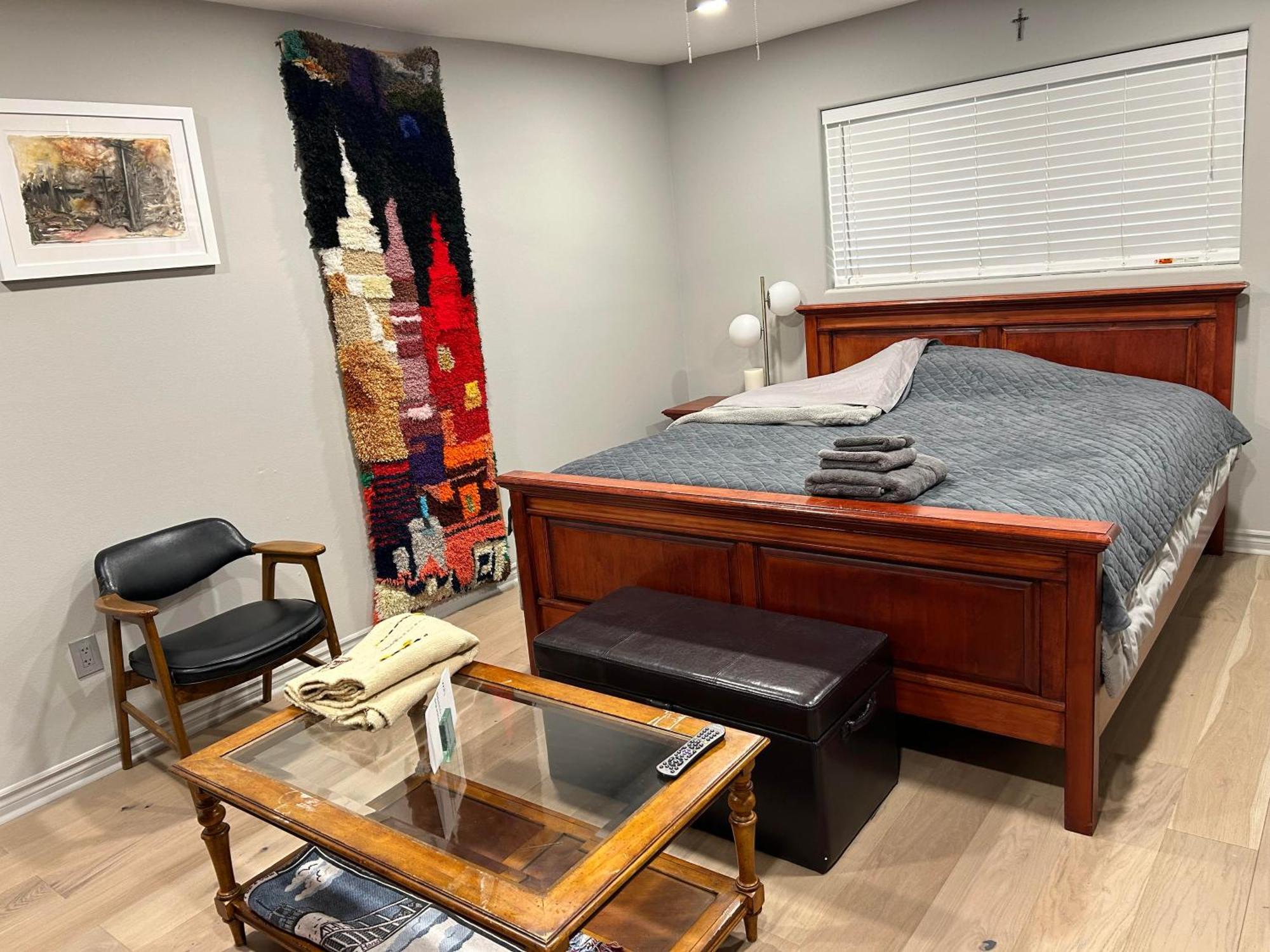 A Luxury Master Bedroom In A Condo 洛杉矶 外观 照片