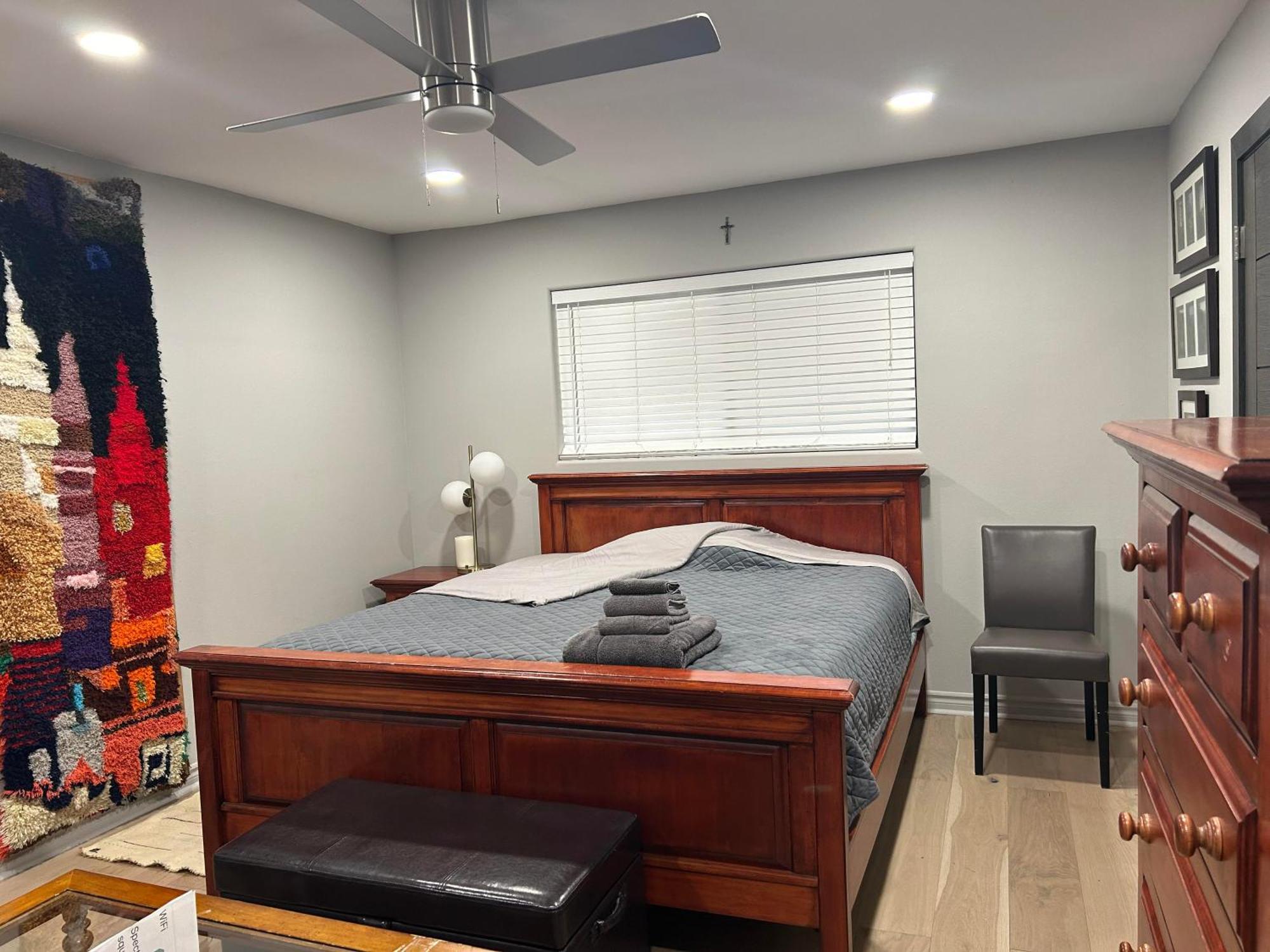 A Luxury Master Bedroom In A Condo 洛杉矶 外观 照片